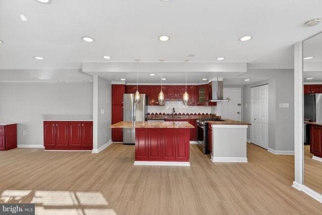 Building Photo - 10320 Westlake Dr Unit E103