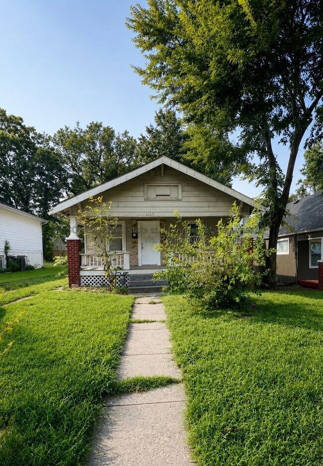 Photo - 2723 Lathrop Ave