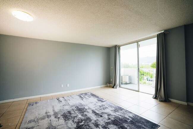 Photo - 2000 NE 135th St Unidad 410