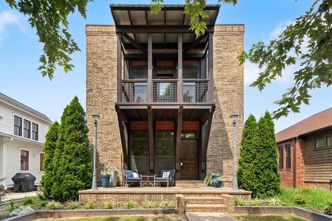 Building Photo - Prime Fayetteville Location with Easy Access to Amenities!