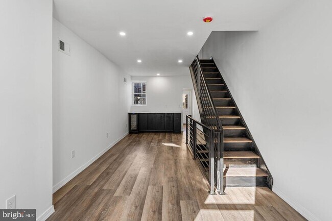 Photo - 3058 Tilton St