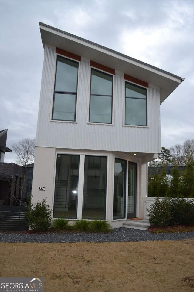 Building Photo - 370 2nd St
