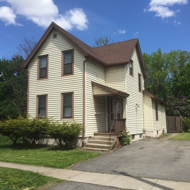 Building Photo - 30 Gold St