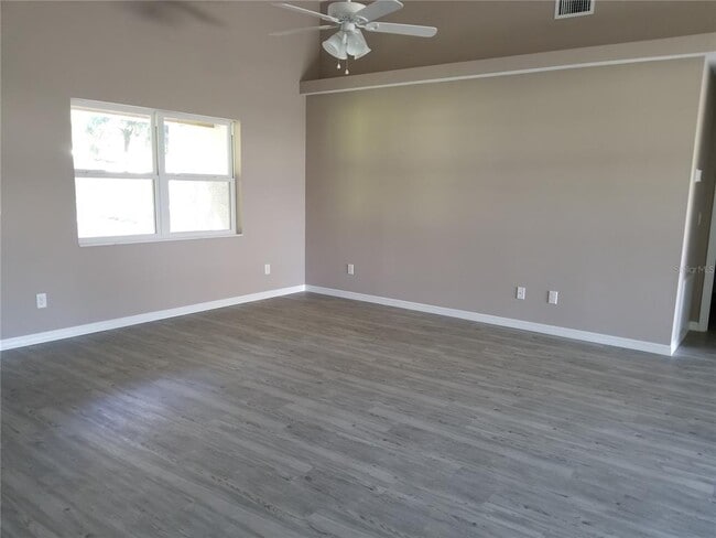 Photo - 326 Clark St