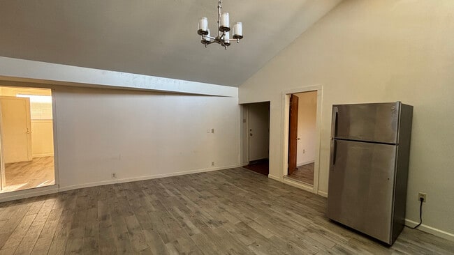 Photo - 562 Van Buren St