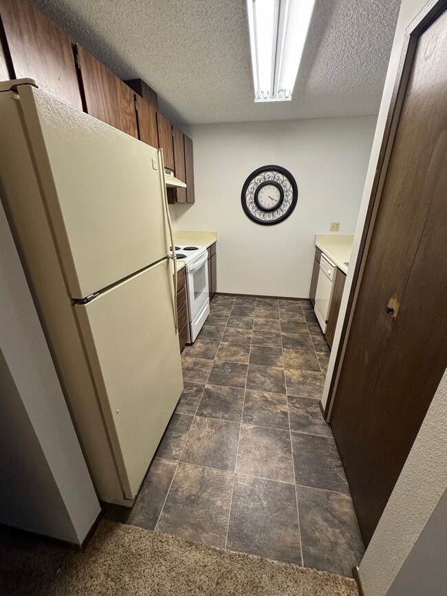 Photo - 2 Bedroom 1 Bath Burien Condo 995sf, Firep...