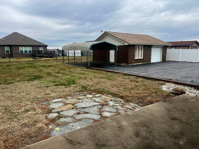 Photo - Spacious 3-Bedroom Ranch for Rent in Franklin, KY!