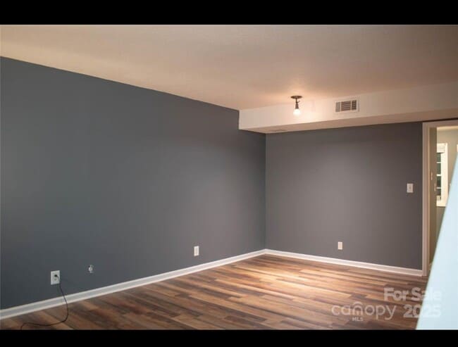 Photo - 1300 Larchmont Pl