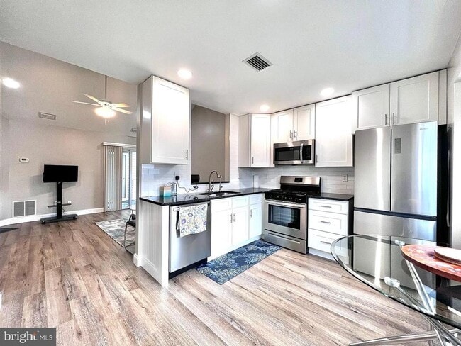 Photo - 779 Reading Ct