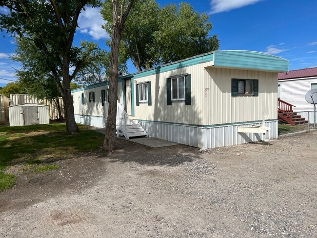 Building Photo - 2 Bedroom 1 Bath Updated Mobile Home in A ...