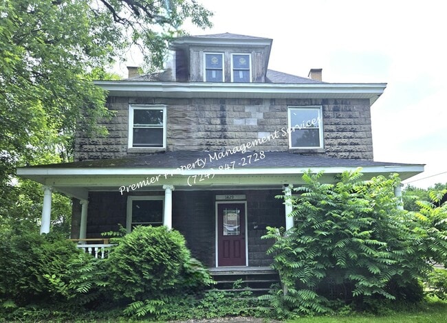 Building Photo - 1429 Hall Ave Unit 101