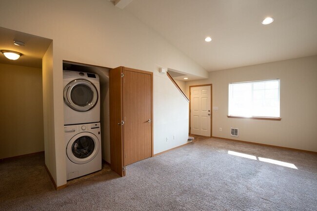 Photo - 3 BEDROOM TOWNHOME IN ARLINGTON