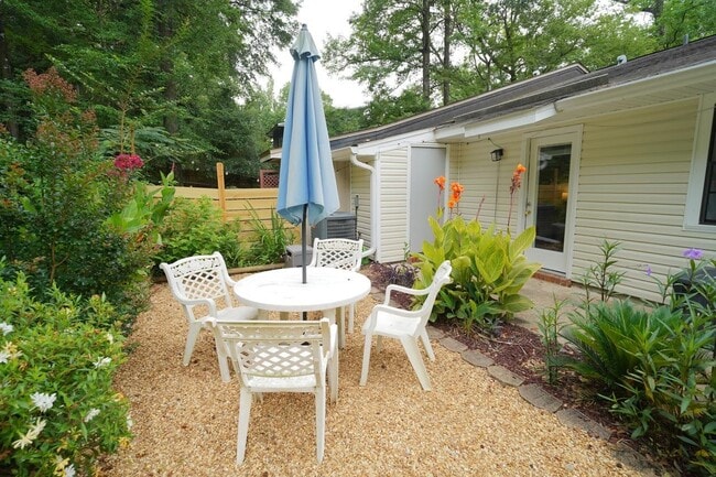 Photo - 129 Whetherbine Way W