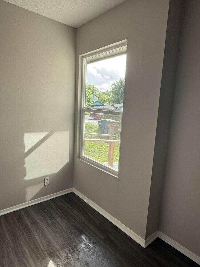 Photo - 955_4 Little C-Homes 5, LLC Unidad A