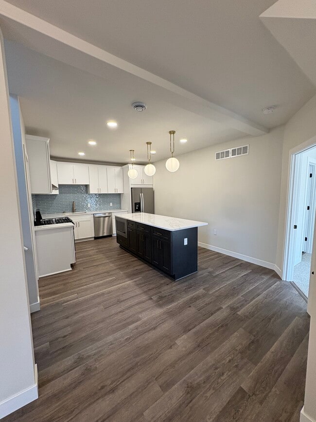 Building Photo - 1530 N Cass St Unit 1530B Rental