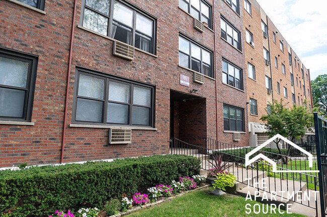 Photo - 5847 N Winthrop Ave Unit 101