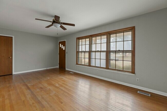 Photo - 3511 Purdy Dr NW