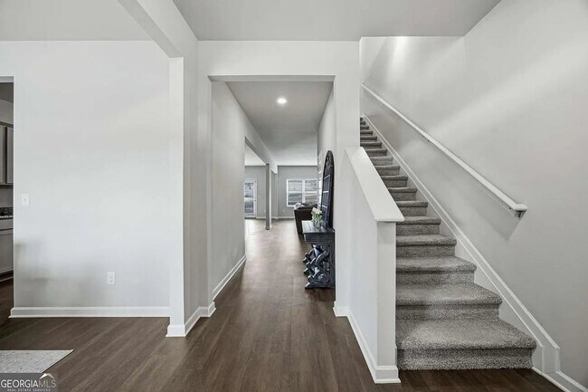 Photo - 933 Nandina Ln