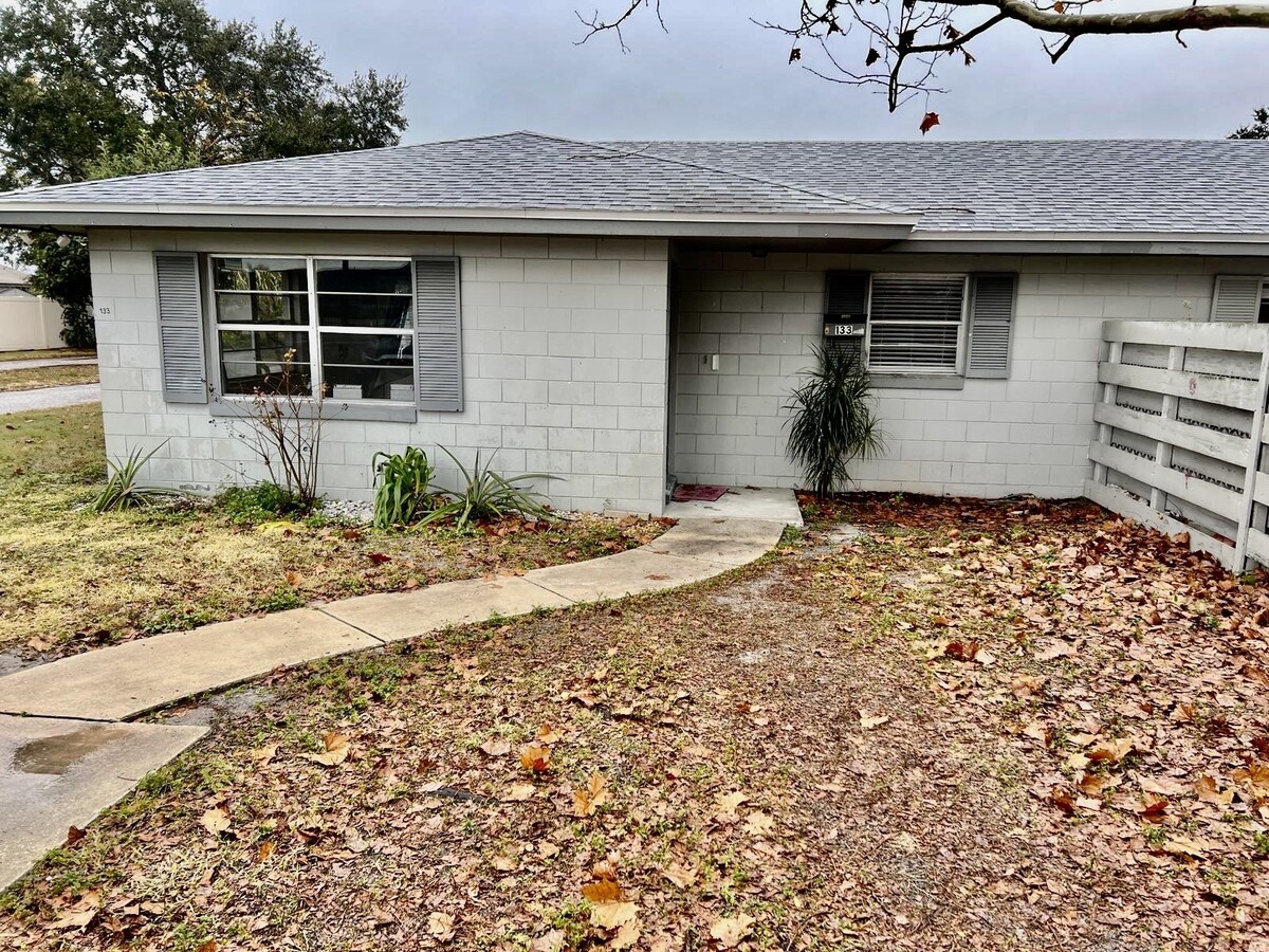 Cute, affordable, 2BR duplex in Auburndale - Cute, affordable, 2BR duplex in Auburndale Apartment