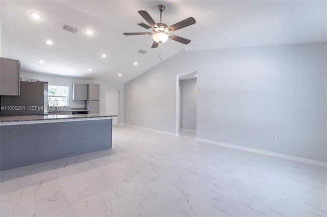 Photo - 2004 Rosa Ct