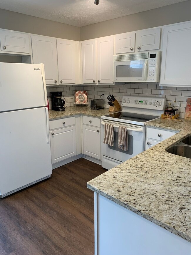 Photo - "Charming 2-Bed Oasis with 2.5 Baths in Nashville's Heart - 1,234 Sq Ft of Comfort!" End Unit