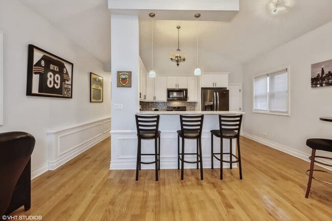 Building Photo - 118 S Leavitt St Rental