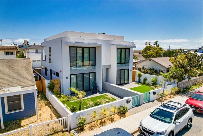 Photo - 121 Date Ave
