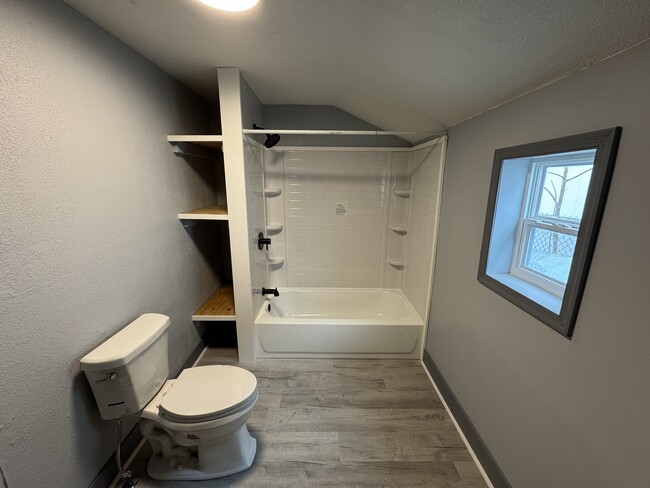 Photo - 111 Jones St