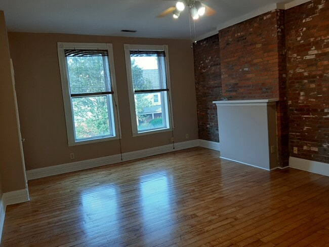 Building Photo - 431 W 3rd Ave Unit A
