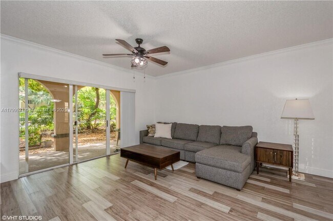 Photo - 2439 Centergate Dr Unidad 102 Rental