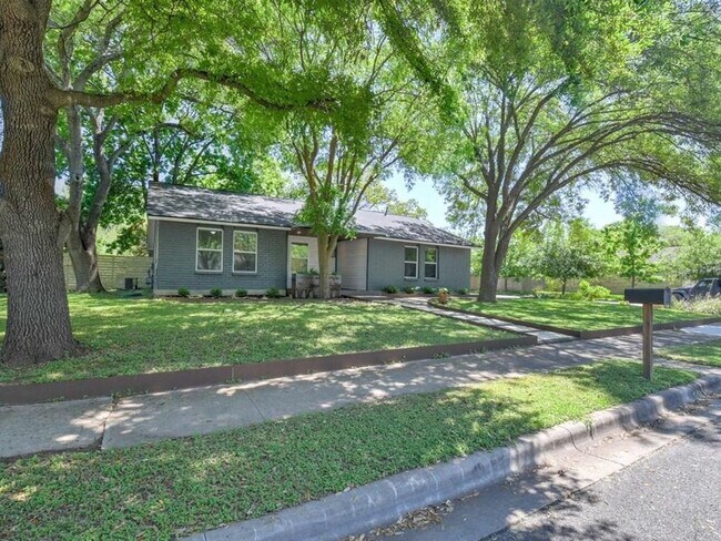 6605 Clubway Ln