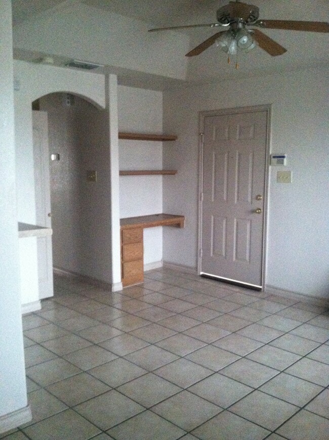 Photo - 7123 Rosson Rd Unidad #5