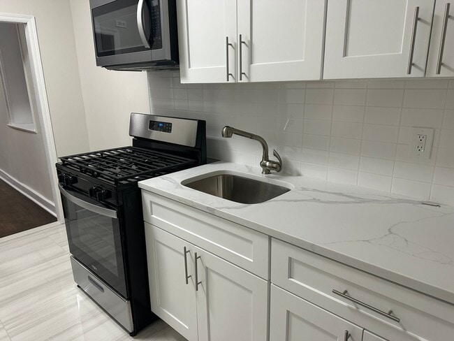 Building Photo - 164 Sterling Ave Unit 164D