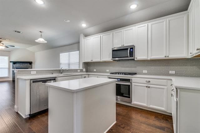 Photo - 2073 Avondown Rd