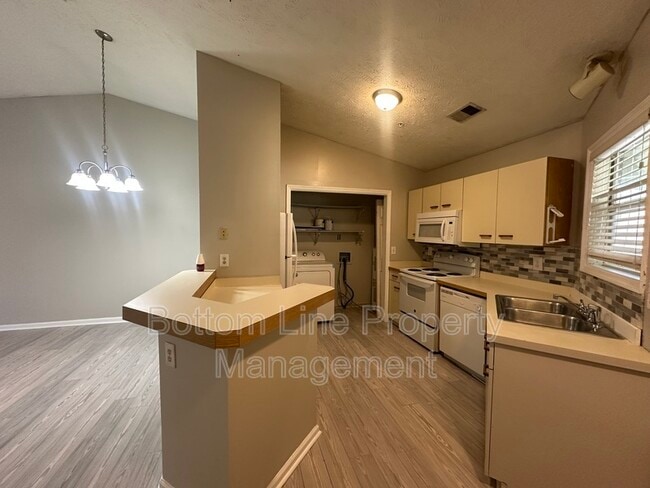 Photo - 942 Stewarts Creek Dr Unidad #8