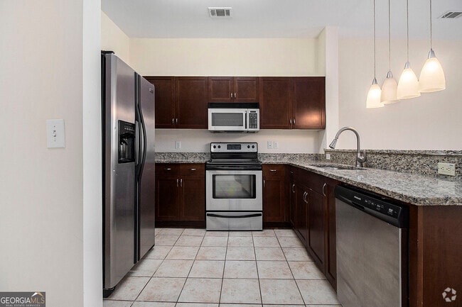 Building Photo - 870 Mayson Turner Rd NW Unit 1320 Rental