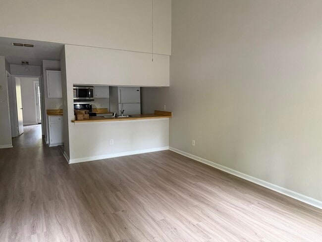 Photo - 203 Parkbrook Cir