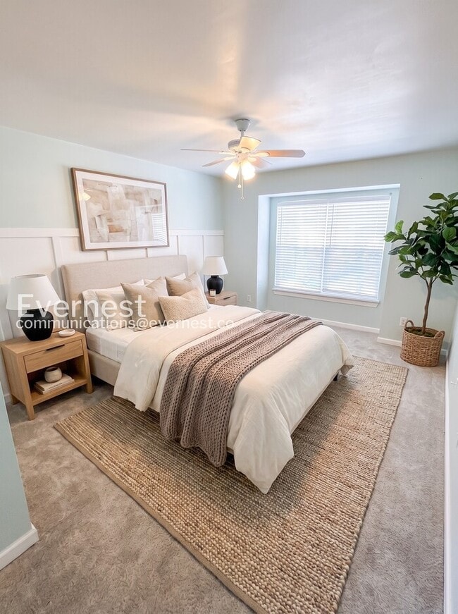 Photo - 129 Royallbrook Ln