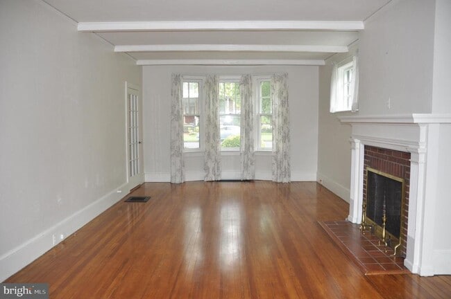 Building Photo - 200 Broad St Rental
