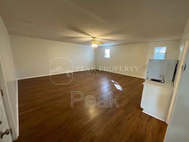 Photo - 216 Wyndom Ct