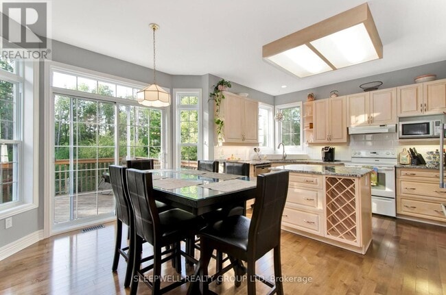 Photo - 53 Mattawa Crescent