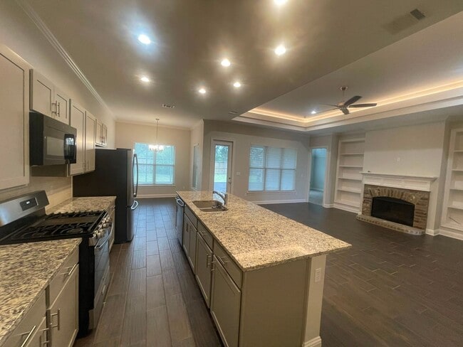 Building Photo - 814 Abita Chase