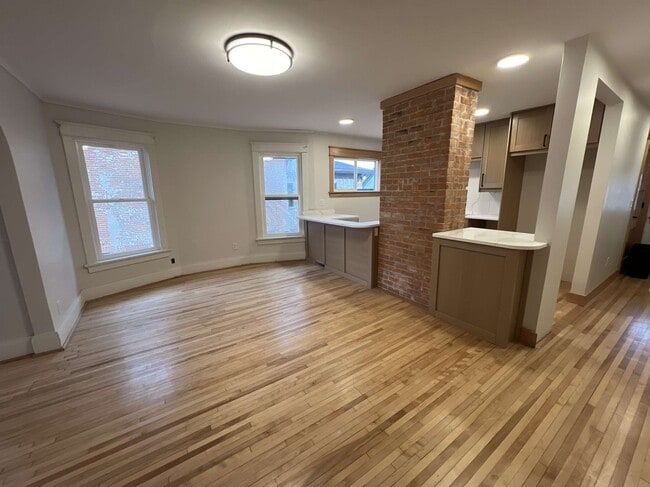 Photo - 258 Center St Unit Upper