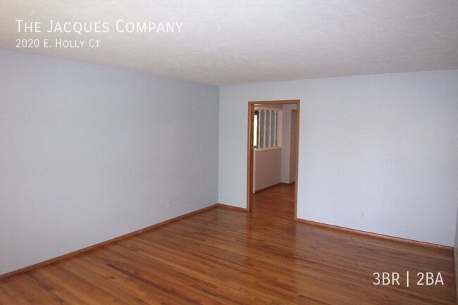 Photo - 2020 E Holly Ct