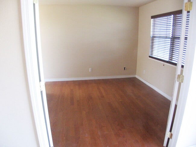 Photo - 627 Kings Glen Loop