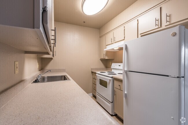 2BR, 1BA - 875SF - Kitchen