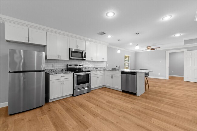 Photo - 1941 Lynnview Dr