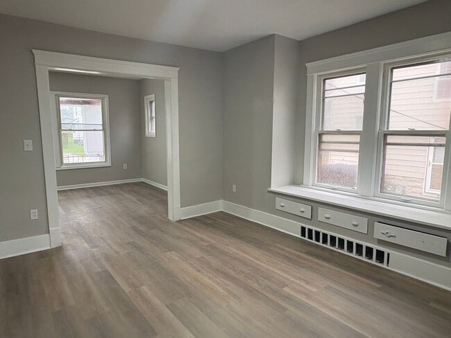 Photo - 1046 W 21st St