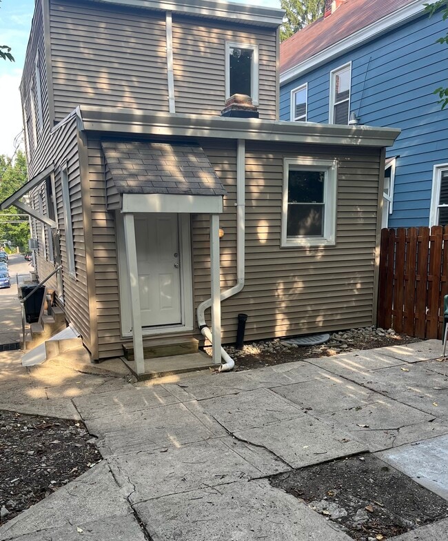 Photo - 2338 Flora St