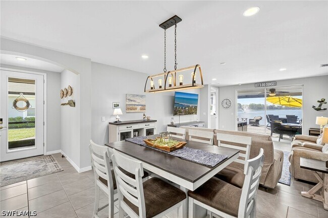 Photo - 14582 Edgewater Cir